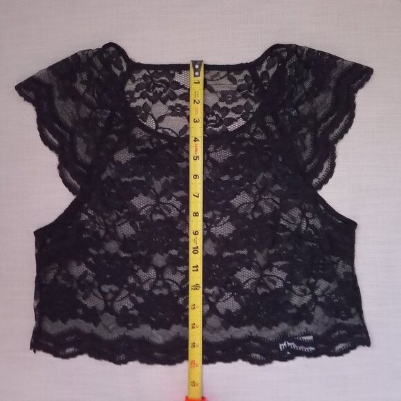 Dynamite Women's Black Lace Top Cropped Floral Roses Sheer Feminine Size S - Picture 3 of 4